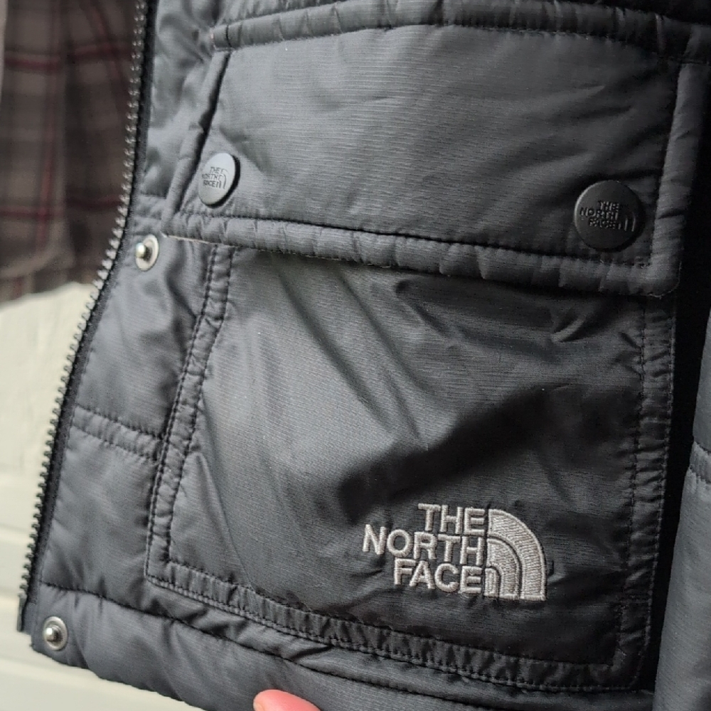 The North Face Black Quilted Women's Puffer Jacket - Picture 3 of 7